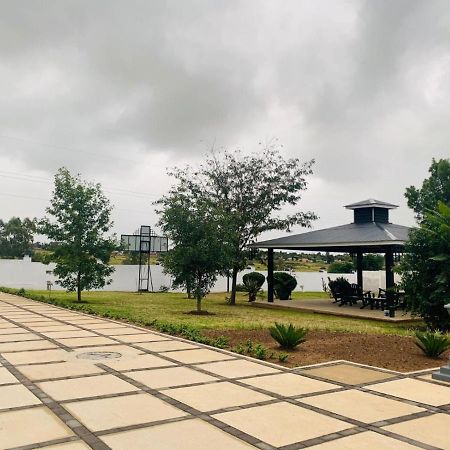 Airport Lodge Ньюкасл Экстерьер фото